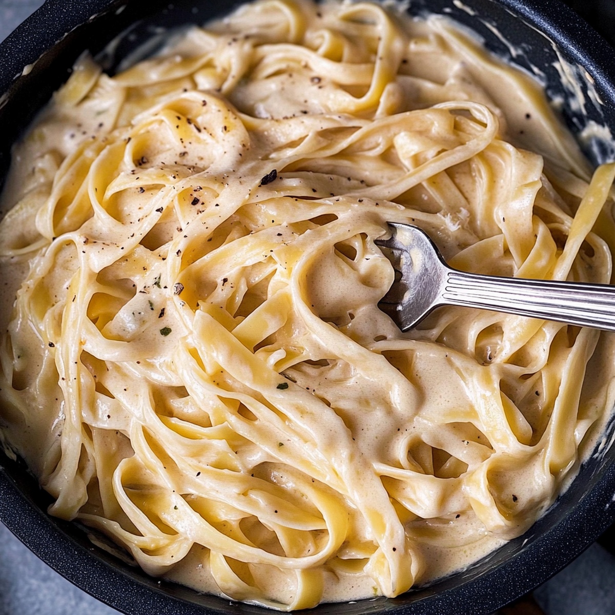 Silky One Pan Fettuccine Alfredo Recipe
