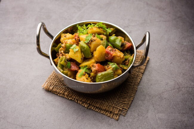 Savory Potatoes And Bell Peppers (Aloo Simla Mirch)