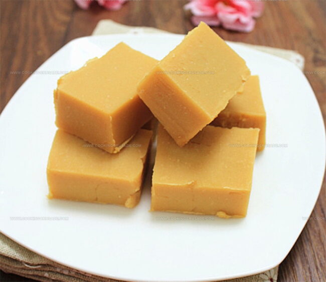 Mung Bean Cake (Banh Au Xanh)