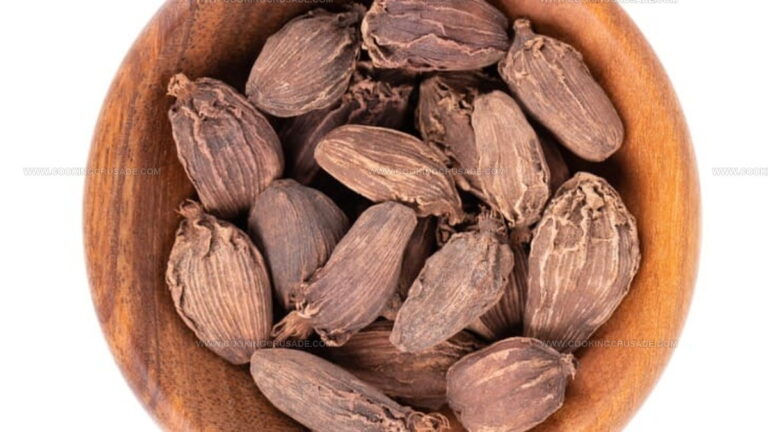 8 Bold and Smoky Replacements for Black Cardamom