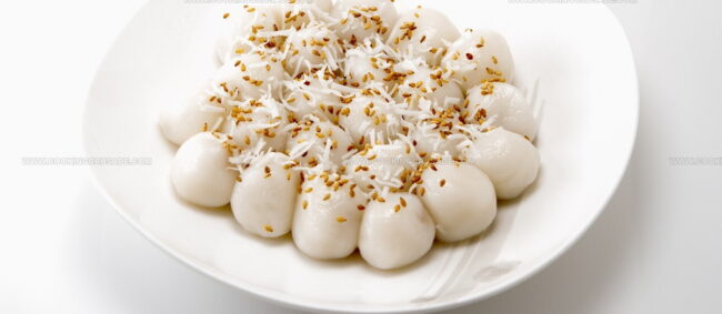 Floating Glutinous Rice Dumplings (Banh Troi)