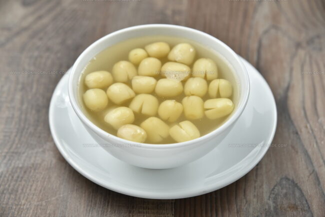 Lotus Seeds And Green Rice Flakes Sweet Soup (Che Hat Sen)