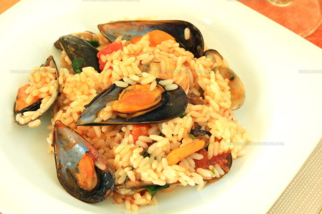 Mussels With Rice (Choritos Con Arroz)