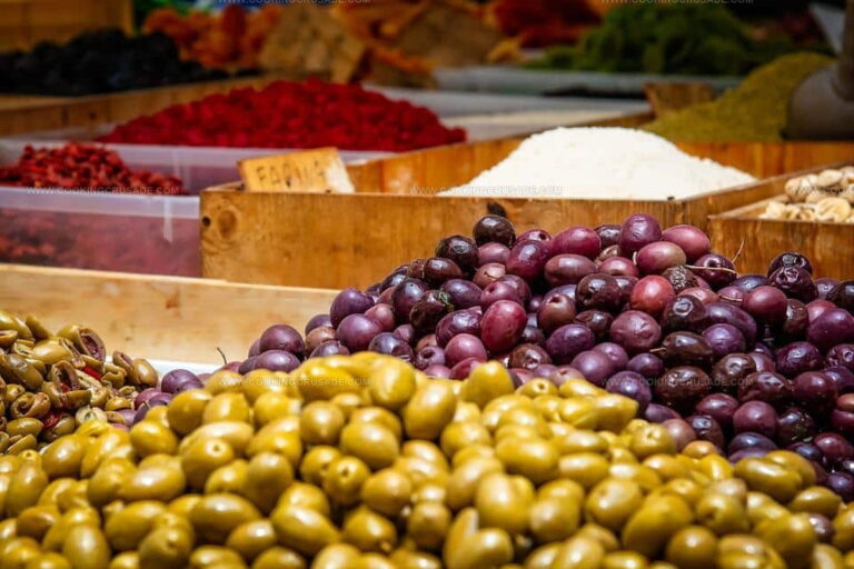 What Do Olives Taste Like? A Burst of Flavors on Your Palate
